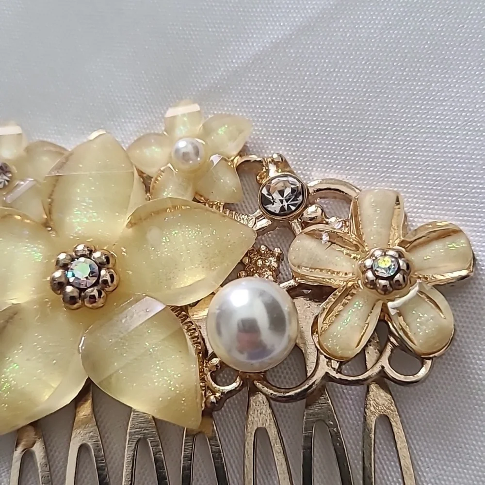 Floral Jeweled Hair Comb Accessory